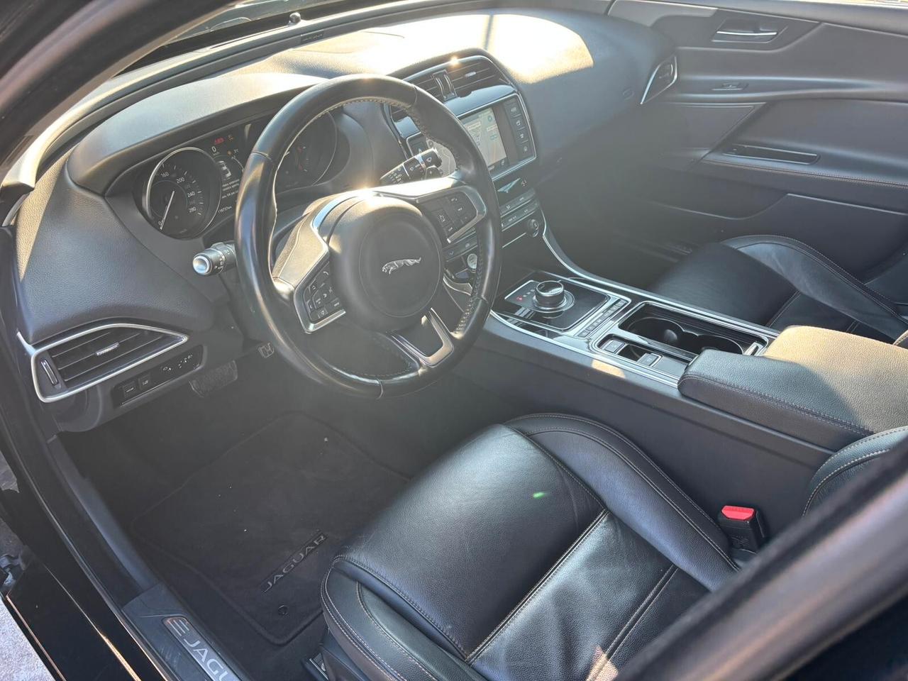 Jaguar XE 2.0 D 180 CV Portfolio