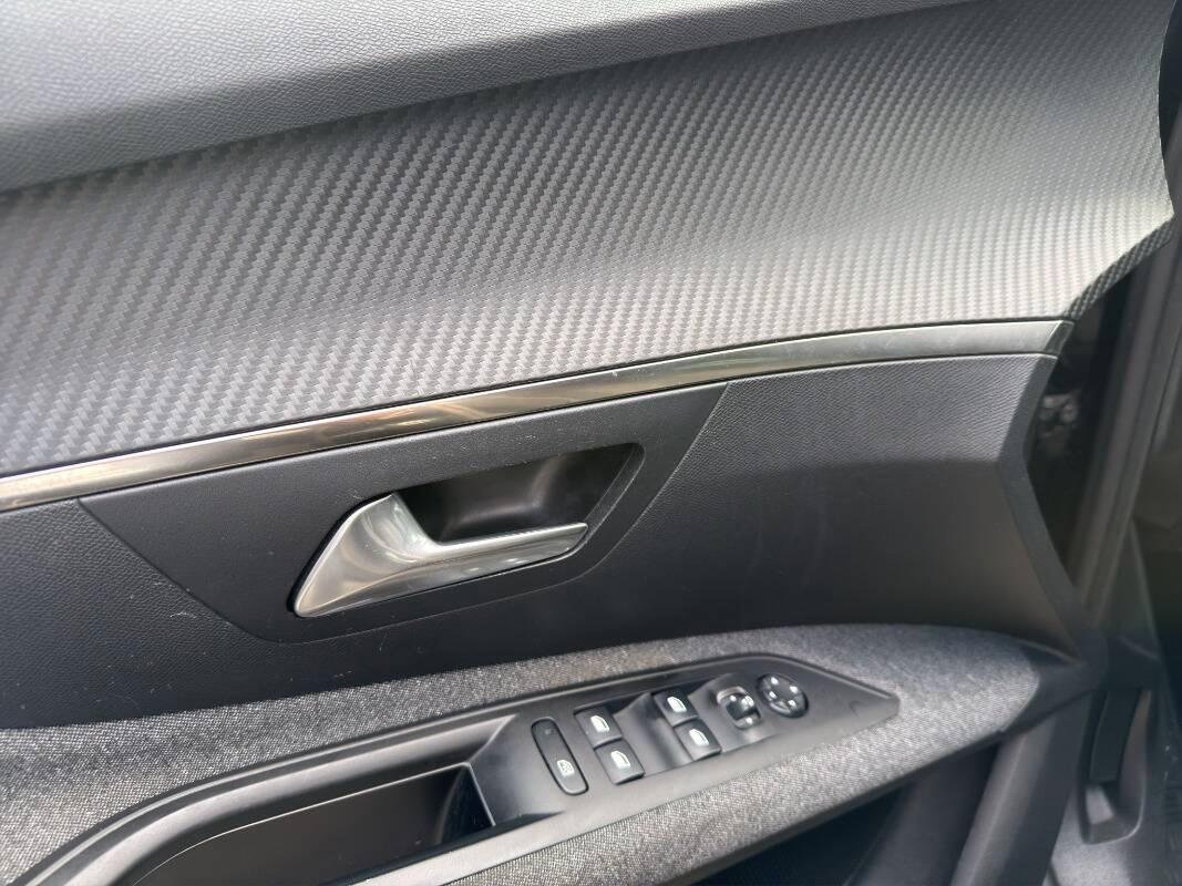 Peugeot 3008 1.5 bluehdi Allure s&s 130cv eat8