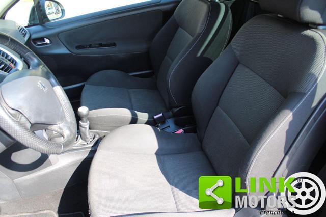 PEUGEOT 207 1.6 HDi 110CV CC Féline