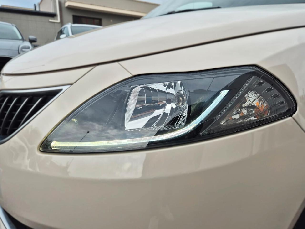 Lancia Ypsilon Silver 1.0 70CV Hybrid