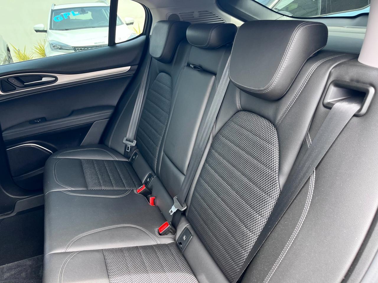 Alfa Romeo Stelvio 2.2 Turbodiesel 190 CV AT8 Q4 Executive