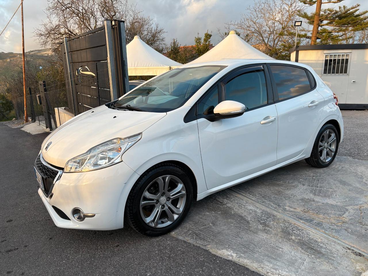 Peugeot 208 1.4 HDi 68 CV 5 porte Allure