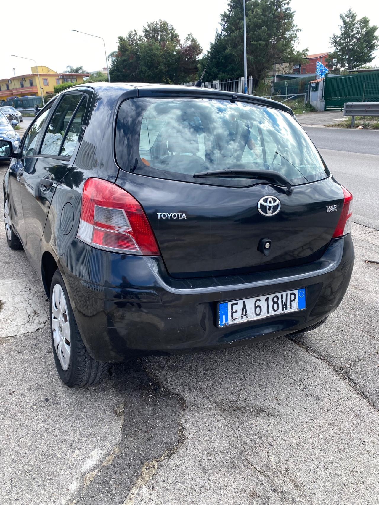 Toyota Yaris 1.0 5 porte