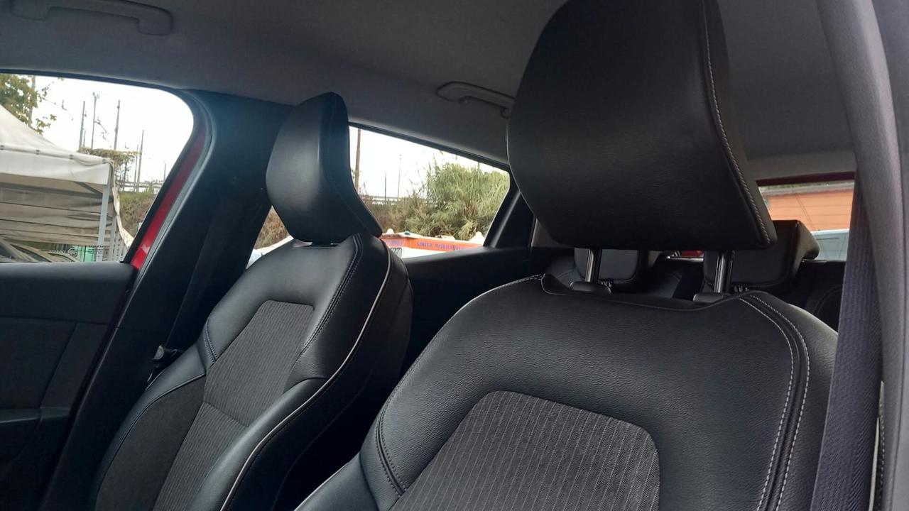 Renault Clio 1.0 TCe 100 CV 5 porte Intens