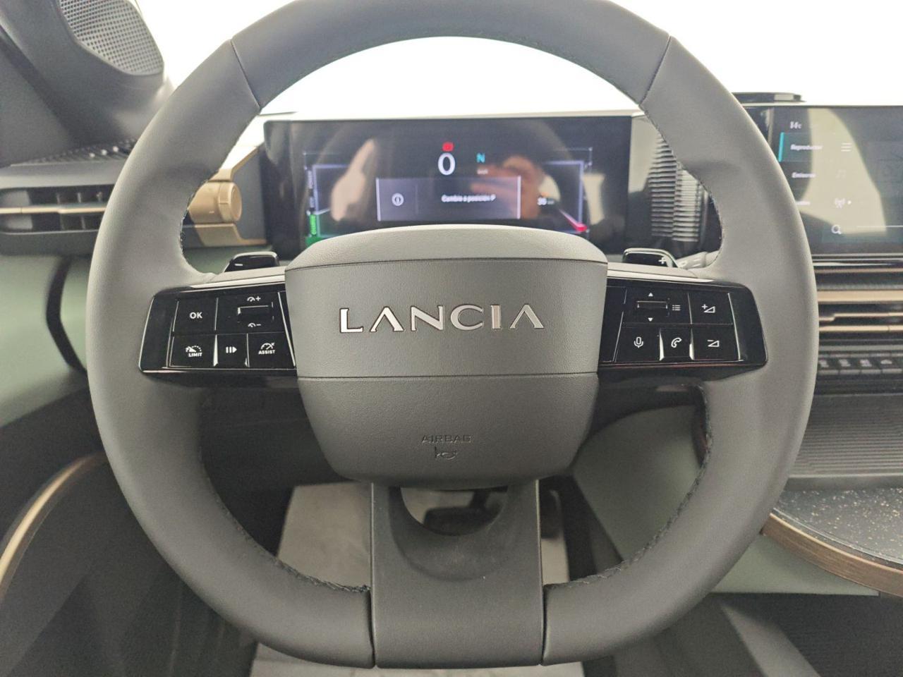 LANCIA Ypsilon Hybrid e-DCT