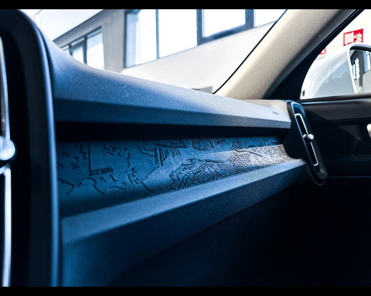 VOLVO XC40 Essential B3 AUT