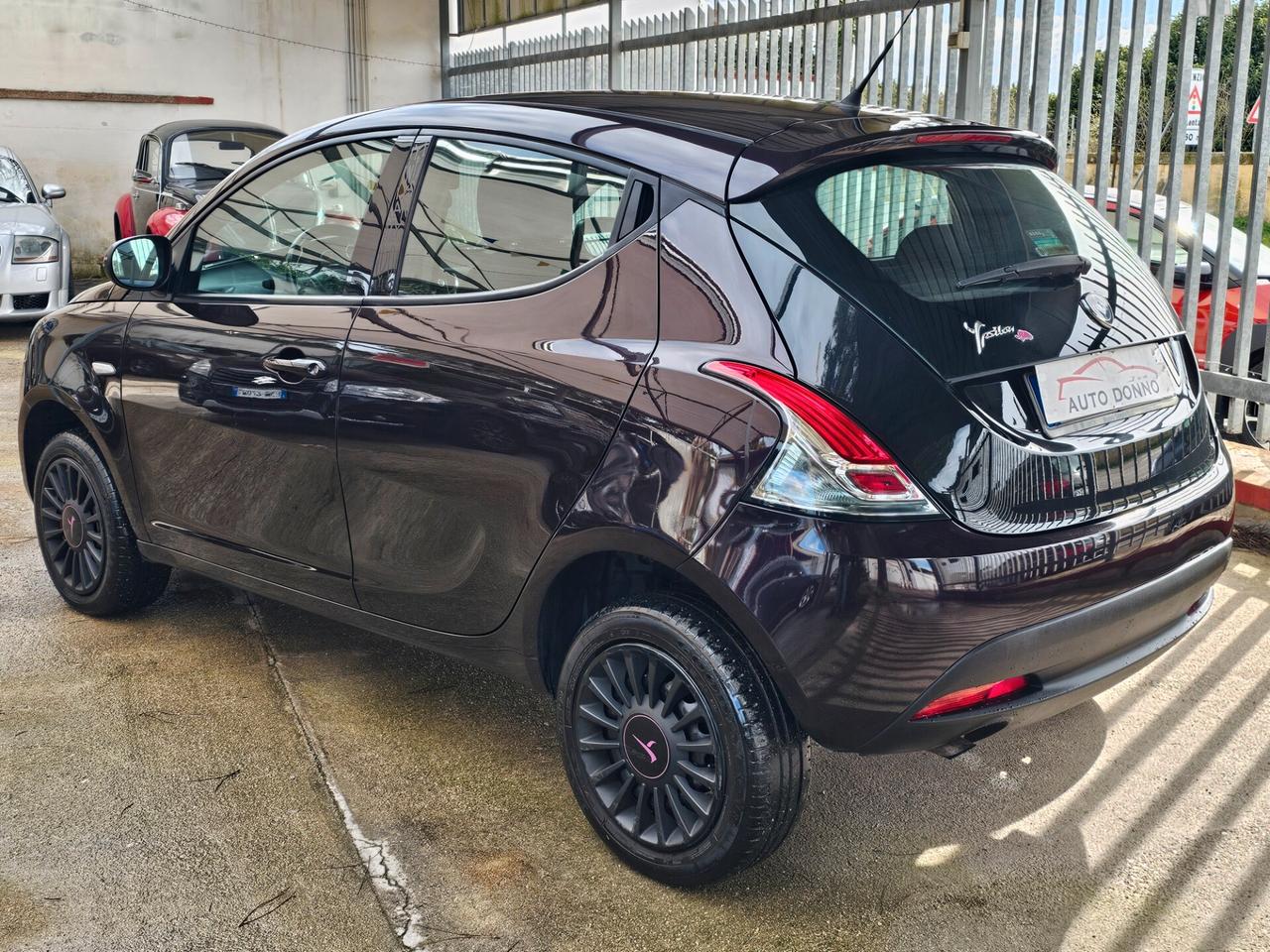 Lancia Ypsilon 5 porte Metano Ecochic Elefantino