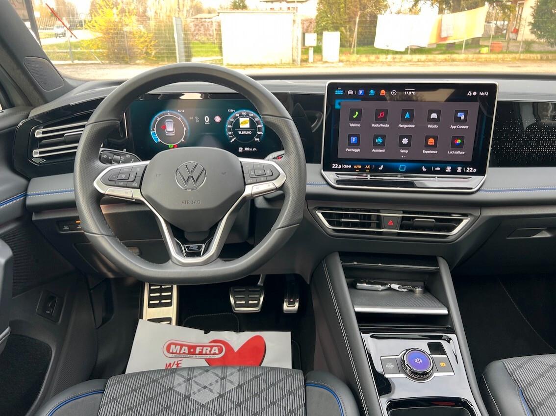 Volkswagen Tiguan 2.0 tdi R-Line Plus 150cv dsg Tetto Gancio Traino