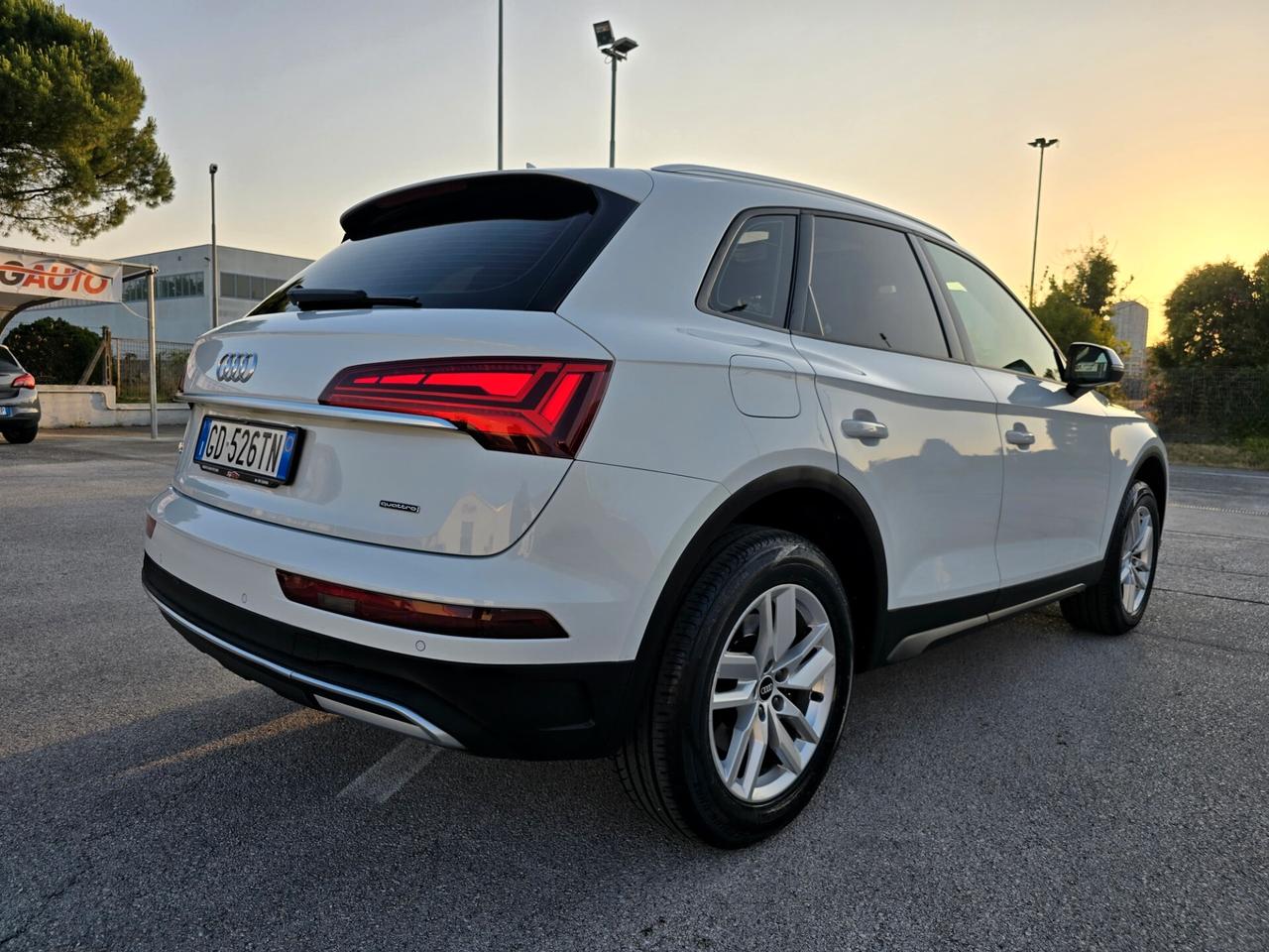 Audi Q5 40 2.0 tdi mhev 12V Business quattro s-tronic - TETTO -