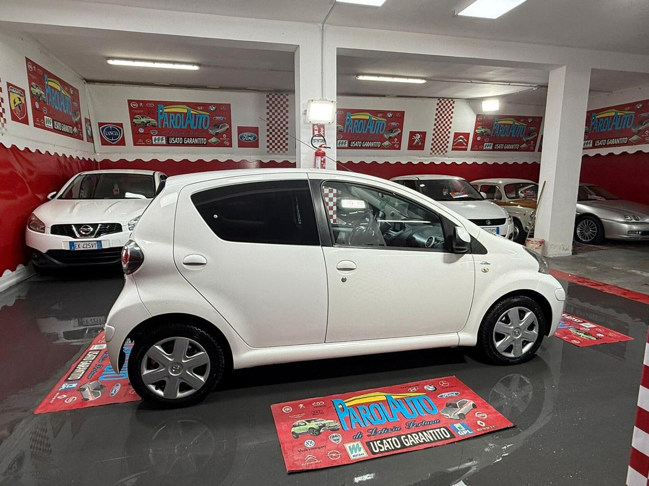 Toyota Aygo 1.0 68cv 5 porte Sol - 2011