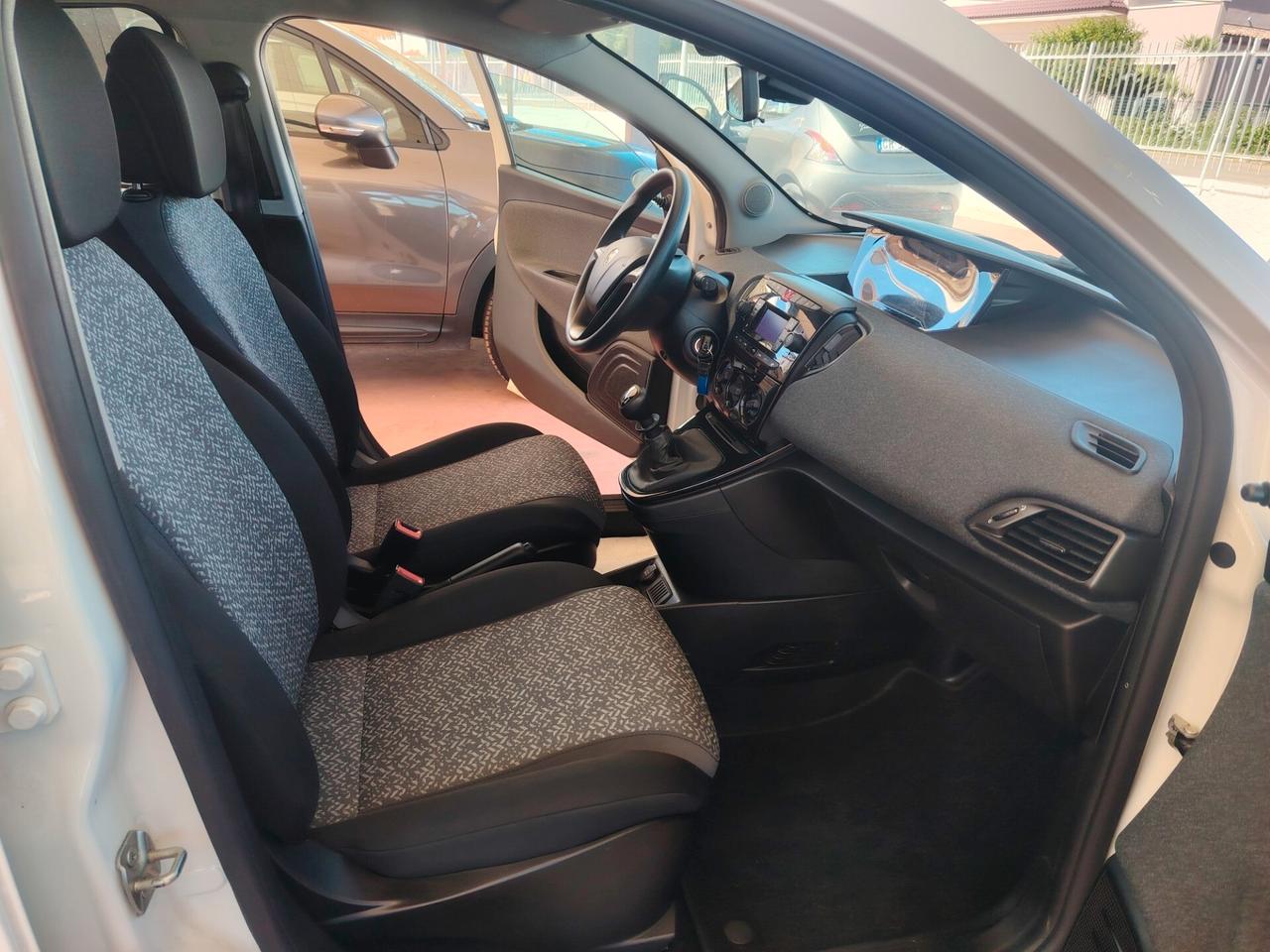 Lancia Ypsilon 1.0 FireFly Hybrid 2023 19.000km