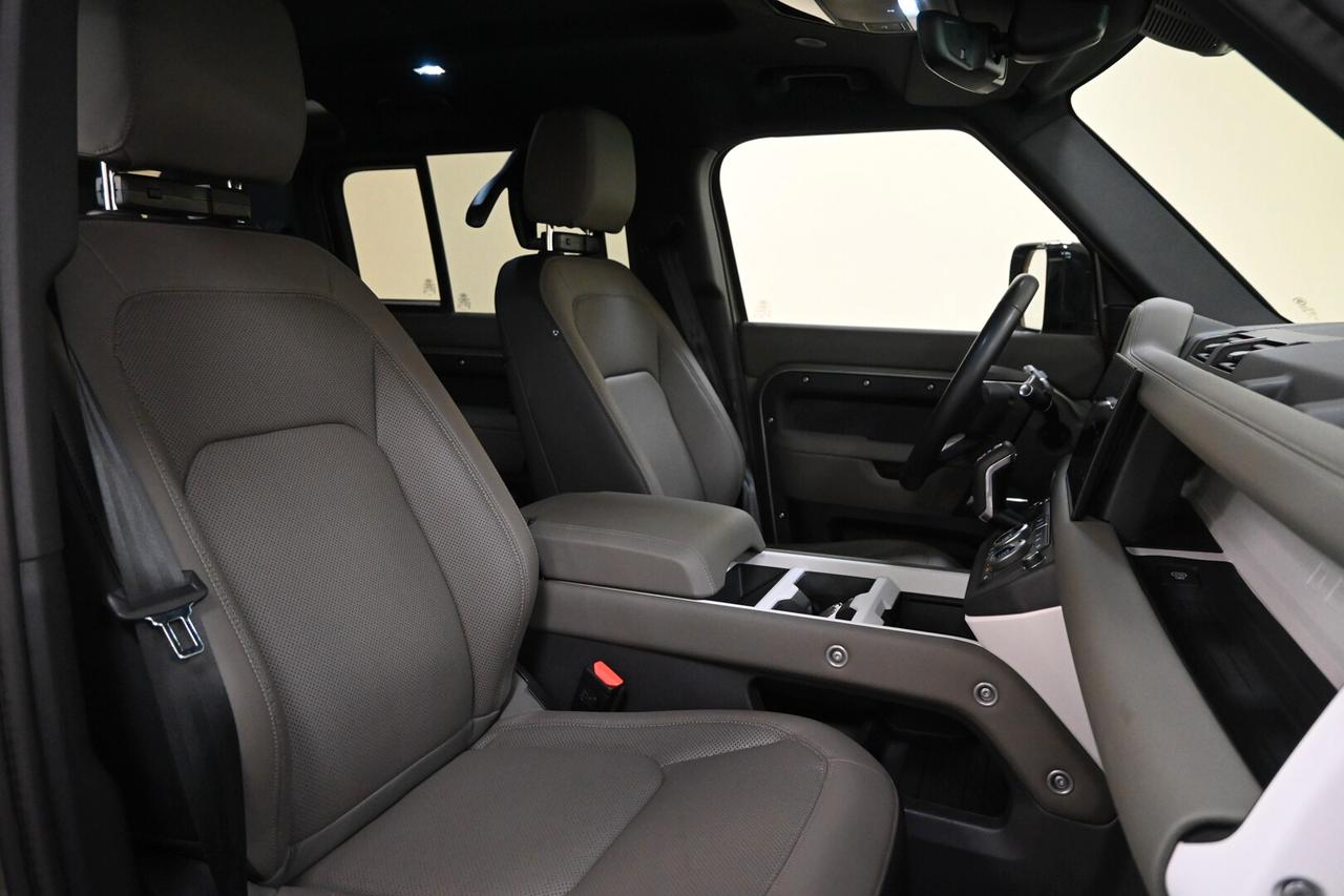 LAND ROVER Defender (2019) Defender 110 3.0D I6...