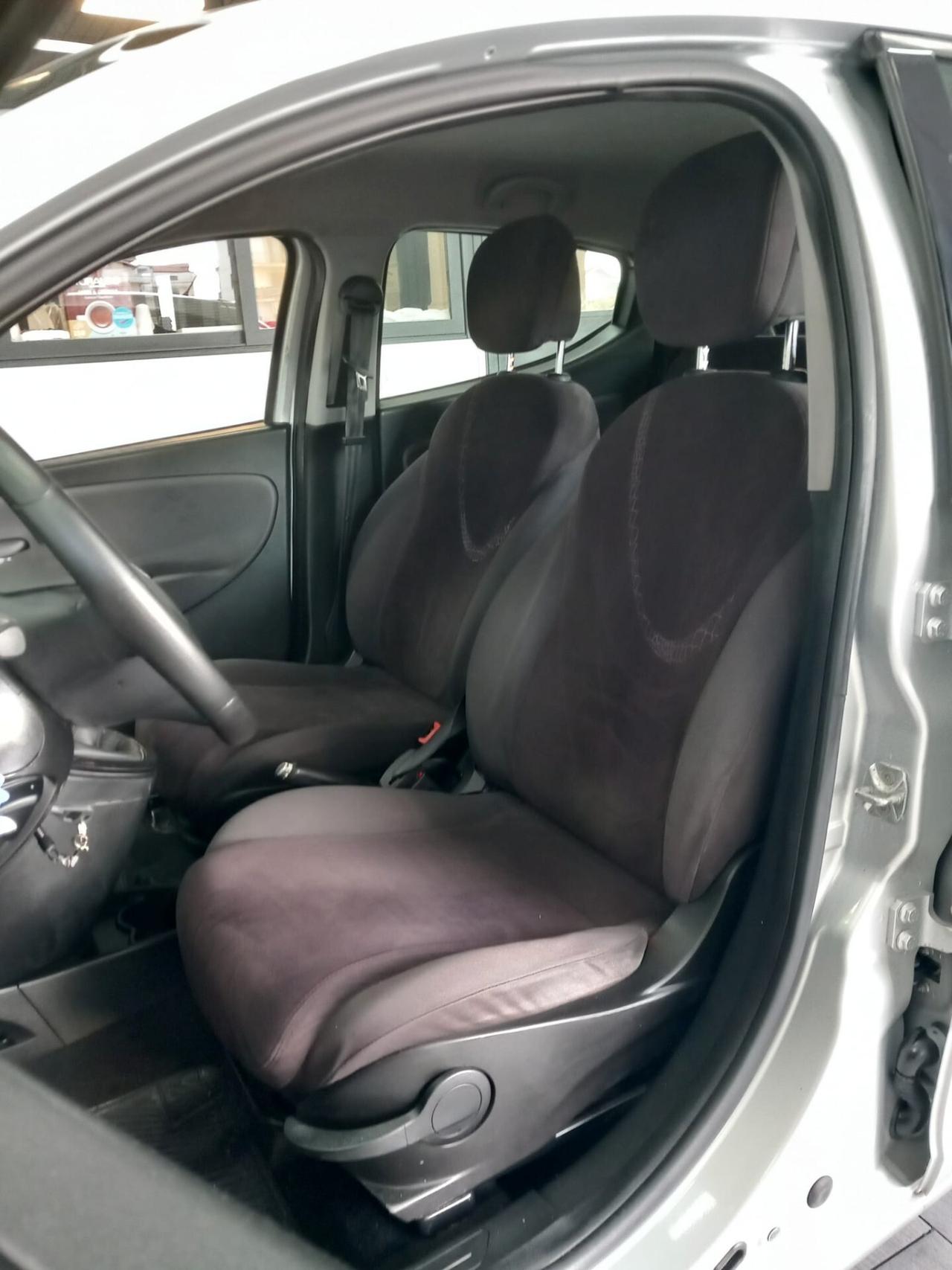 Lancia Ypsilon 1.2 Platinum GPL