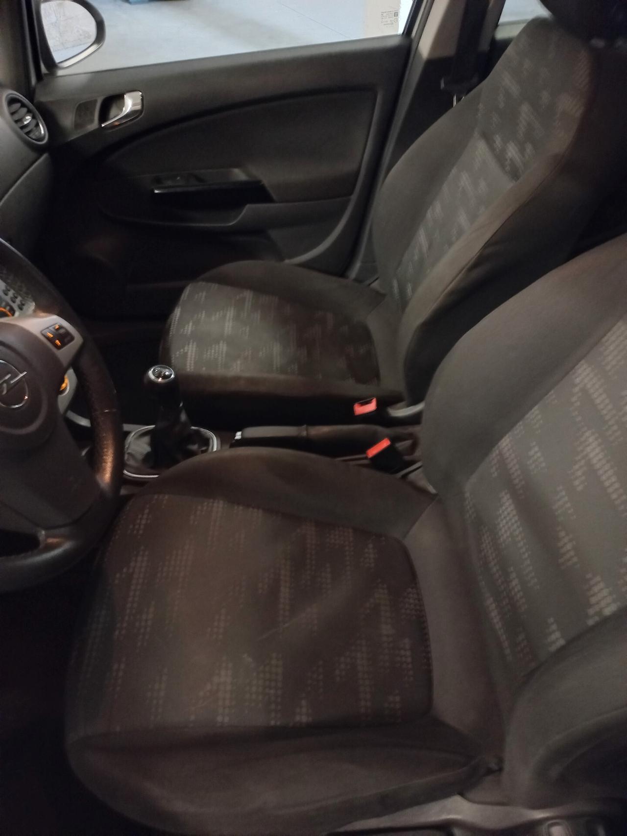 Opel Corsa 1.4 16V 5 porte Cosmo