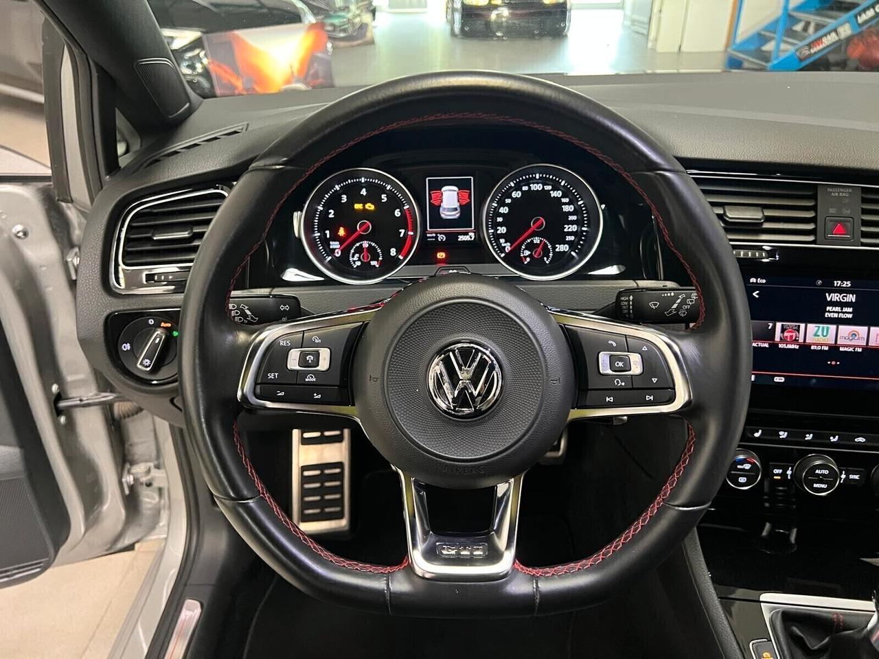 Volkswagen Golf GTI Performance 2.0 TSI 230CV