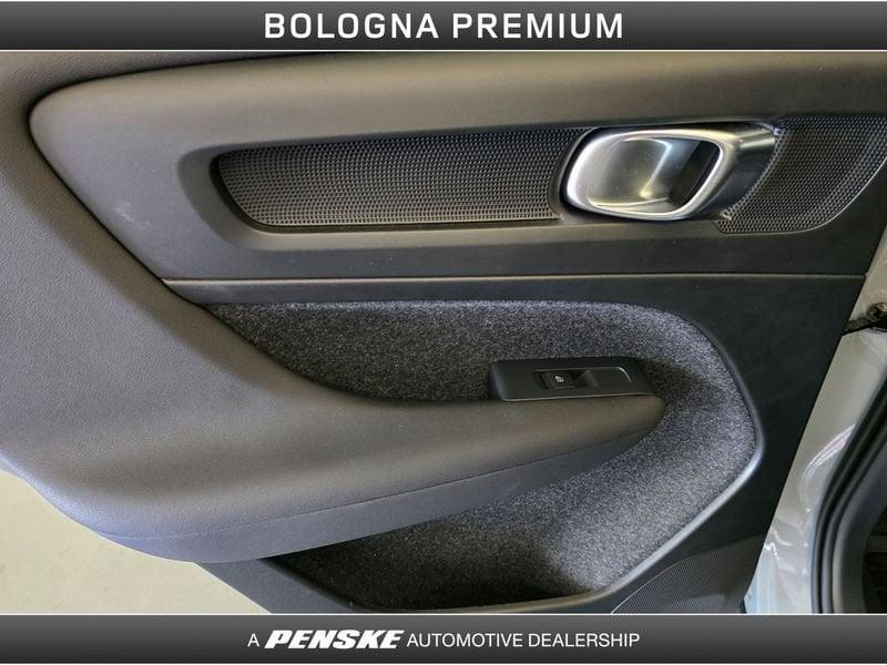 Volvo XC40 B3 automatico Plus Dark