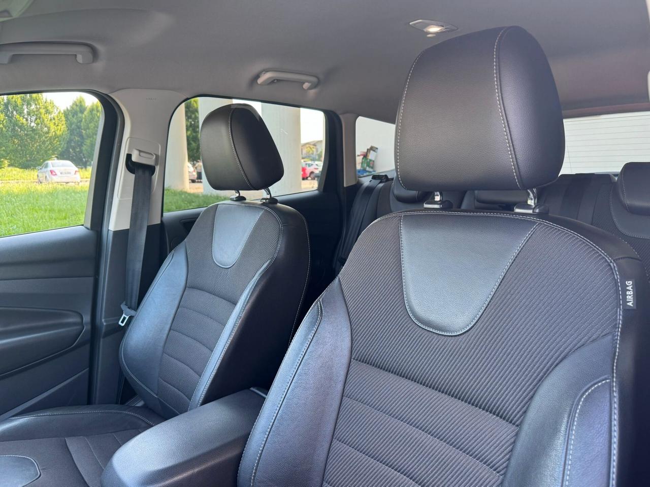 Ford Kuga 2.0 TDCI 150 CV S&S 4WD Powershift Titanium