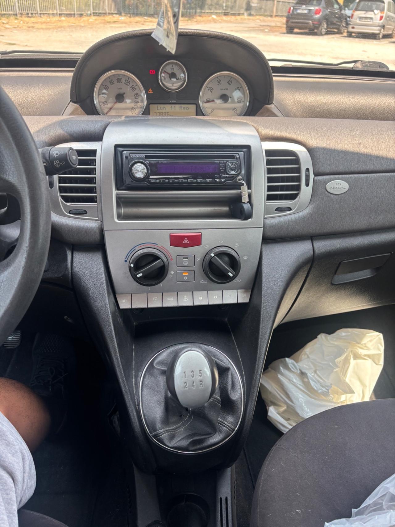 Lancia Ypsilon 1.3 MJT 90 CV Platino