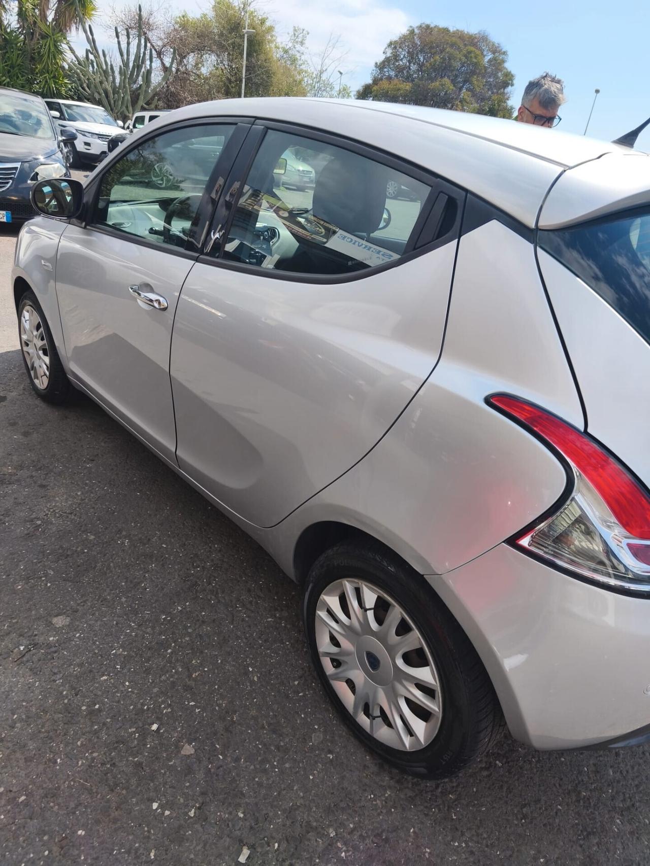 Lancia Ypsilon 1.2 69 CV 5 porte S&S Silver