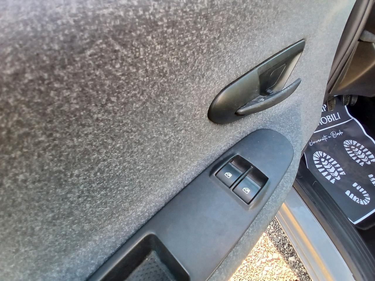 Lancia Ypsilon 1.0 FireFly S&S Hybrid Ecochic Silver