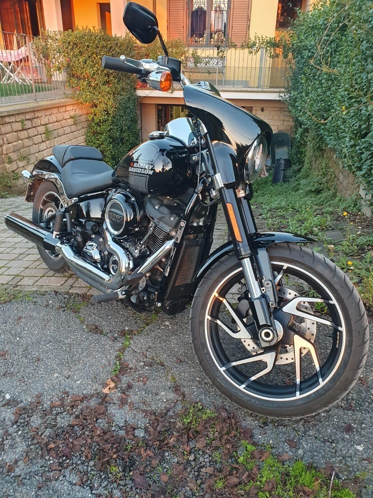 HARLEY DAVIDSON SPORT GLIDE PARI AL NUOVO