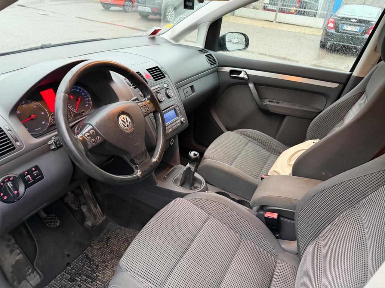 VW Touran 2.0 TDI 5-POSTI 6-MRCE FAMIGLIARE