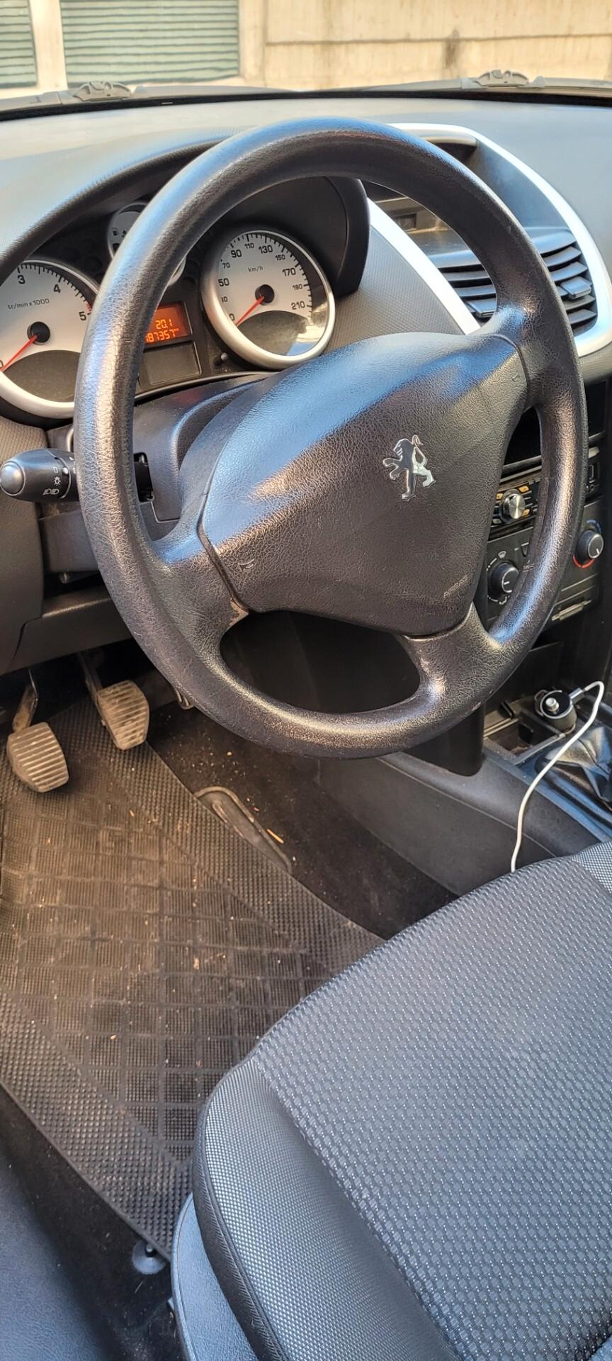 Peugeot 207 1.4 HDi 70CV 5p. Active