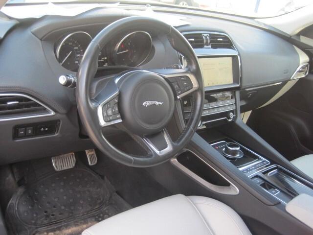 Jaguar F-Pace 2.0 D 180 CV AWD aut. Prestige