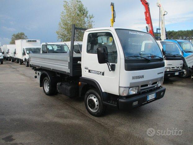 Nissan Cabstar 3000 120CV RIBALTABILE TRILATERALE