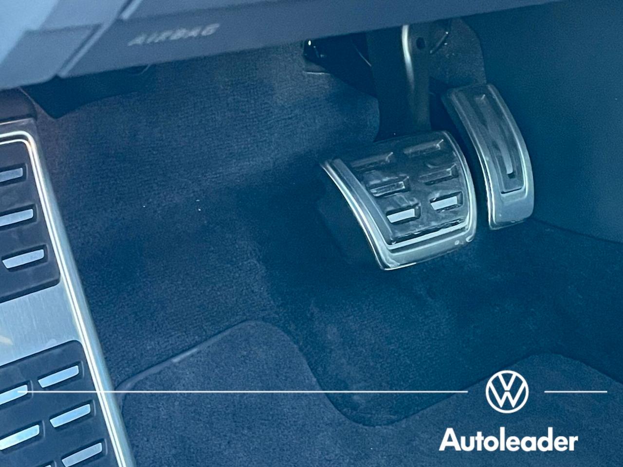 Volkswagen Passat 2.0 TDI 150 CV SCR DSG R-Line Executive