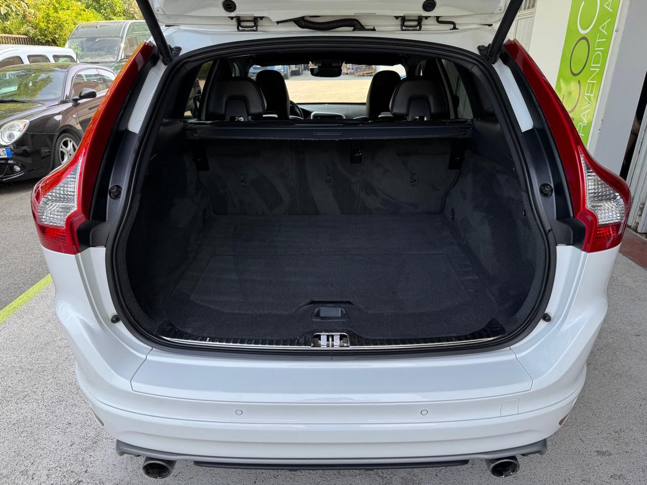 Volvo XC 60 2.4 d4 R-design AWD Gear GARANZIA24MESI