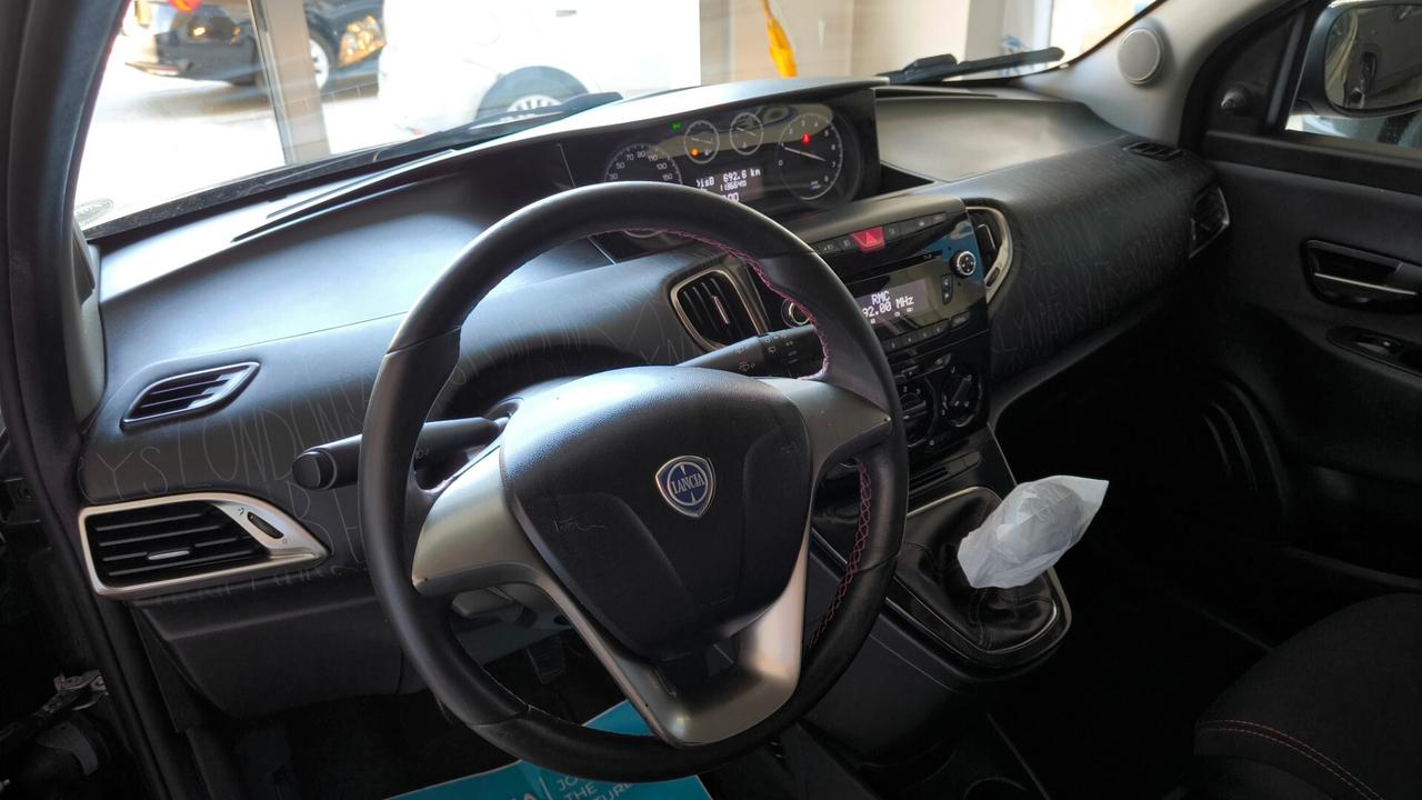 Lancia Ypsilon 1.2 69 CV 5 porte Gold Paris