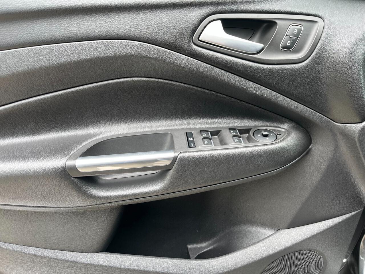 Ford Kuga 2.0 TDCI 150 cv 4WD Powershift ST-Line