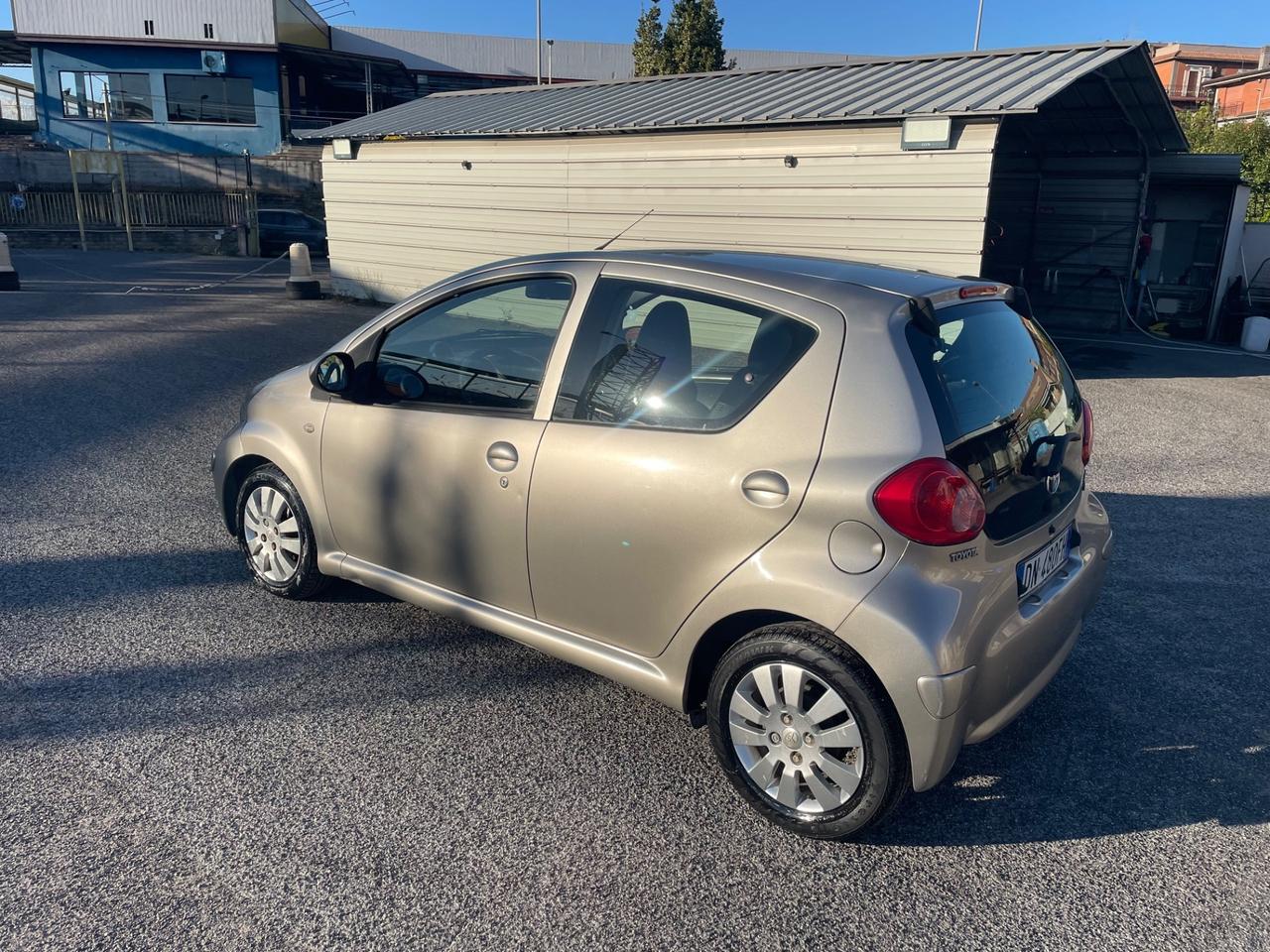 Toyota Aygo 1.0 12V VVT-i 5 porte GARANZIA