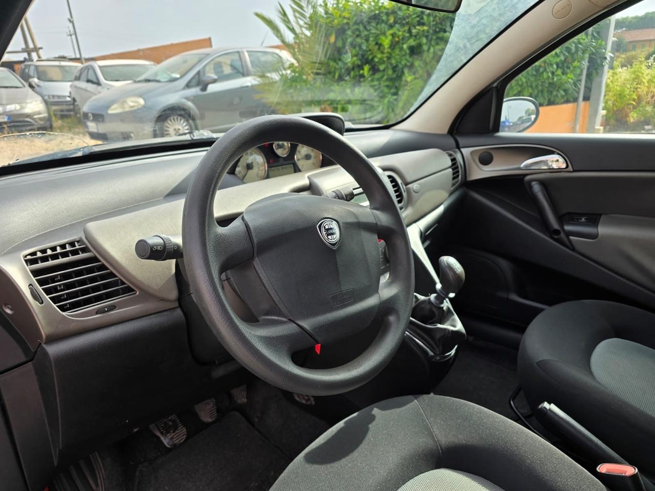 Lancia Ypsilon 1.2 16V Oro