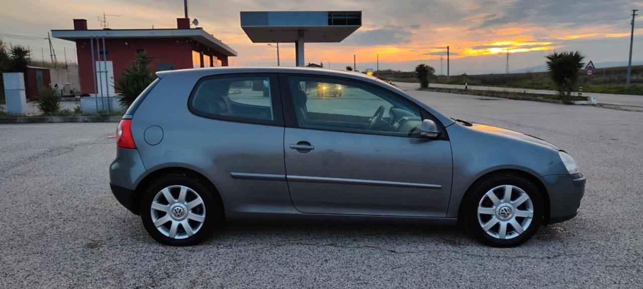 Volkswagen Golf 2.0 16V TDI 3p. Sportline