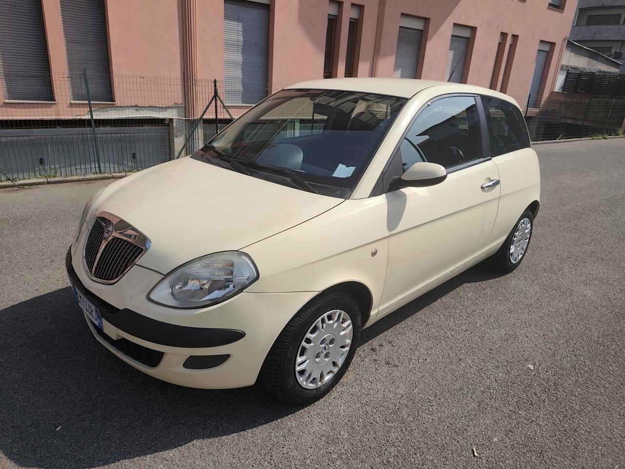 Lancia Ypsilon 1.2 Benz neopatentati