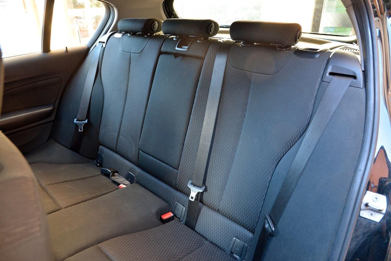 Bmw 118 i 5p. Advantage Steptronic Traz. Posteriore