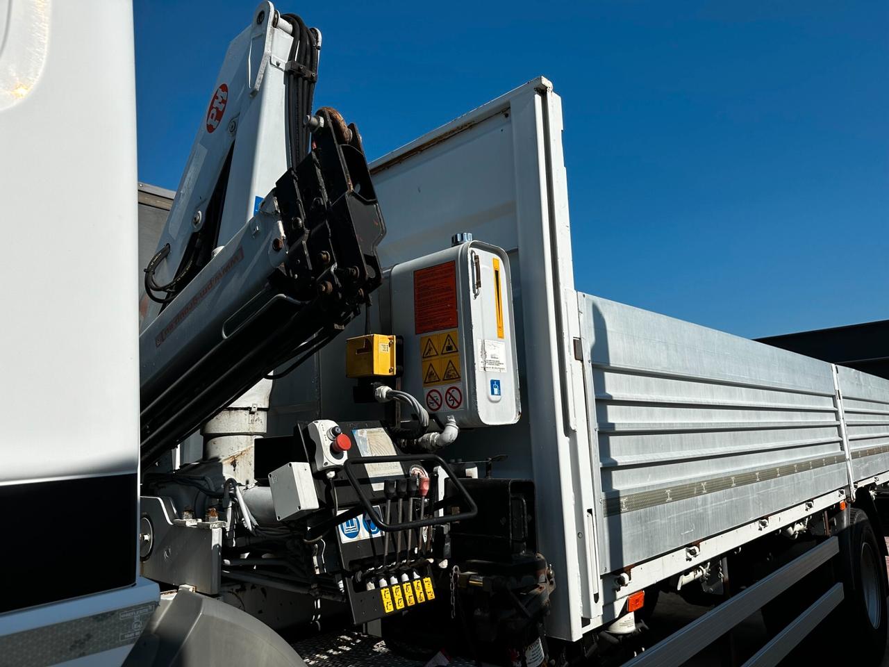 Mercedes Benz Actros 1831 Cassone fisso con gru PM 4x2 ABS