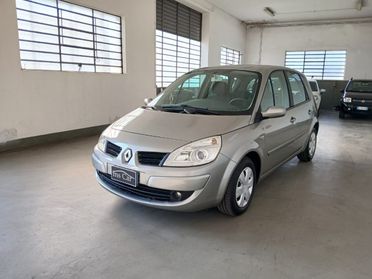 RENAULT Scenic 1.6 16V Dynamique