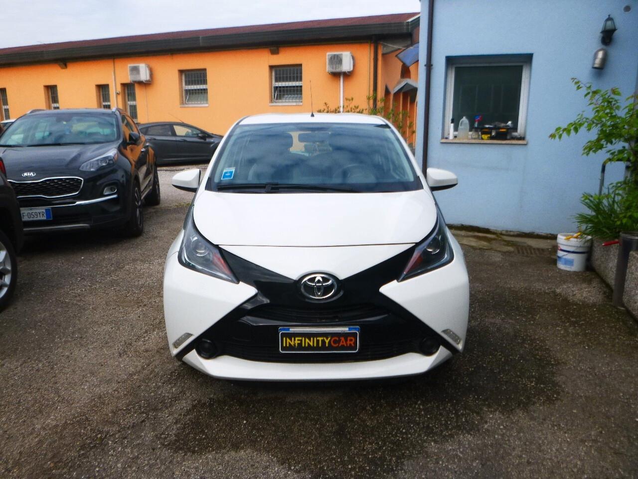 Toyota Aygo 1.0 VVT-i 69 CV 5 porte x-play MMT NEOPATENTATI