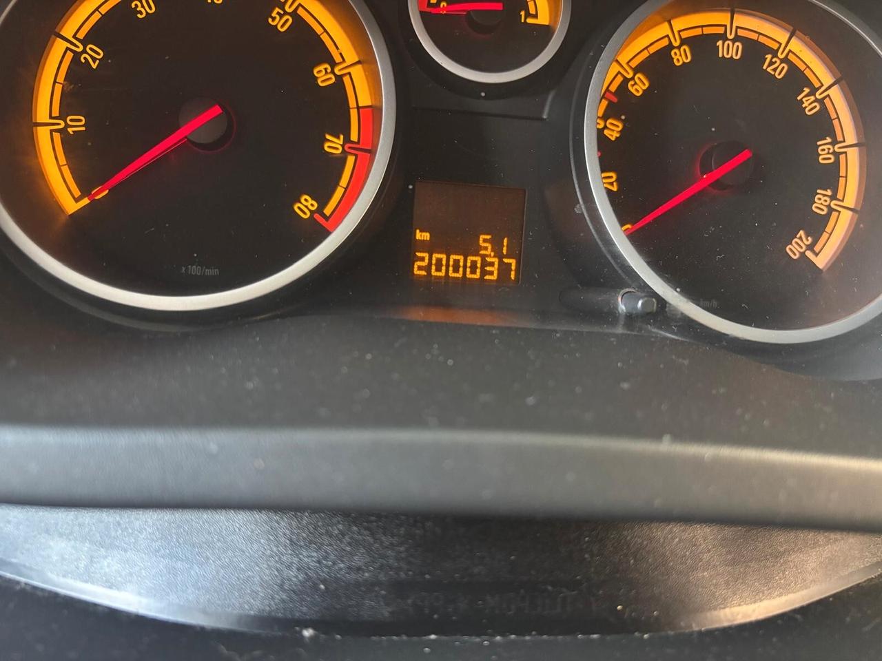 OPEL CORSA ANNO 2014BZ GPL ADATTA NEOPATENTATI KM 200 MILA