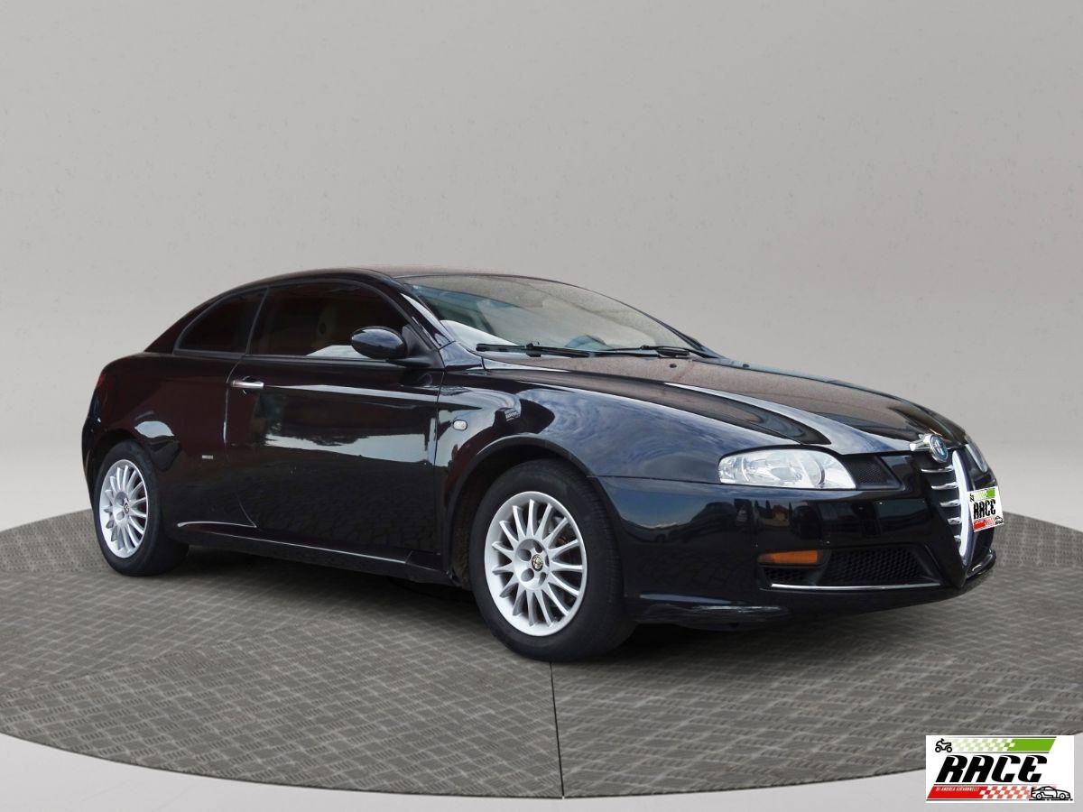 ALFA ROMEO - GT - 1.9 JTDM 16V Distinctive