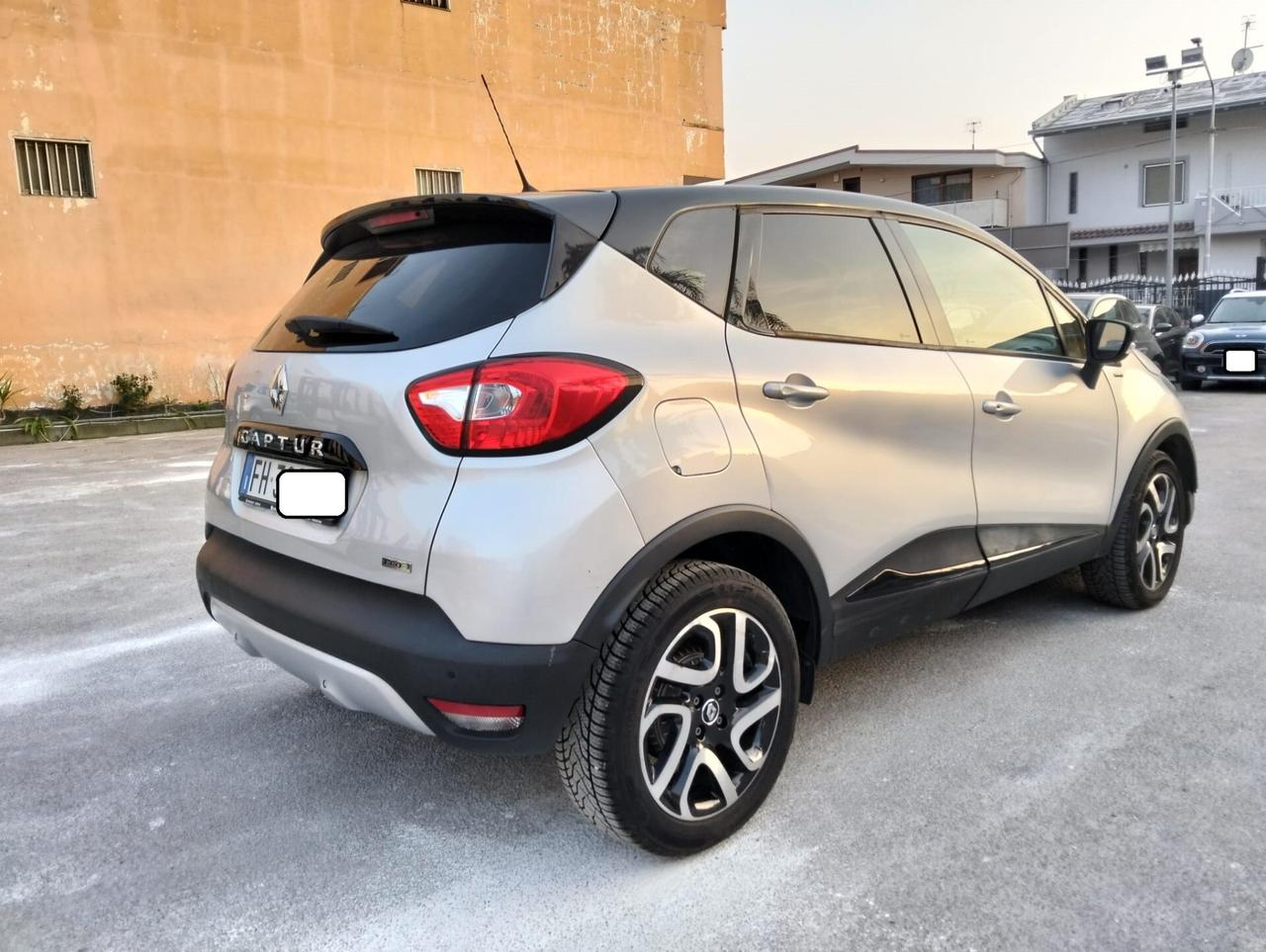 Renault Captur 1.5 DCI 90cv Hypnotic 2017 Sinistrata