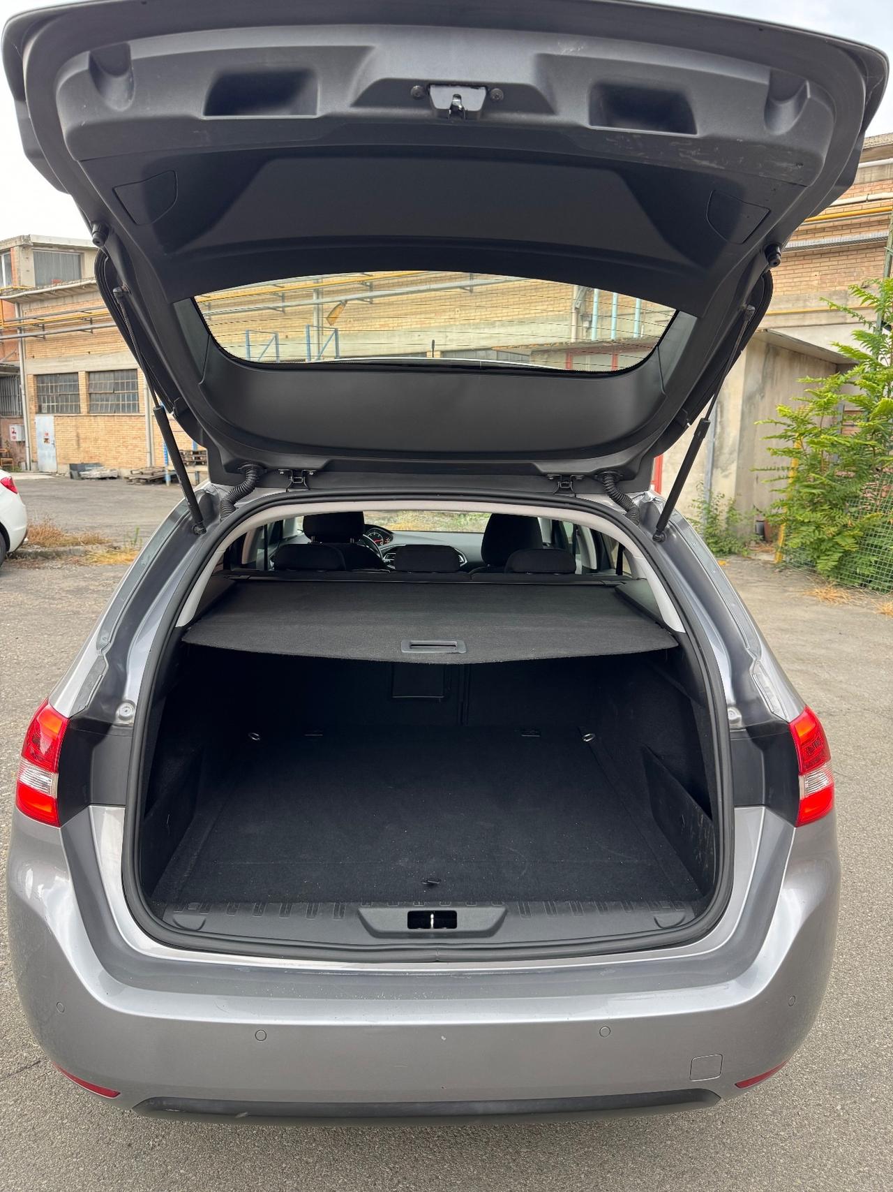 Peugeot 308 BlueHDi 130 S&S SW Allure