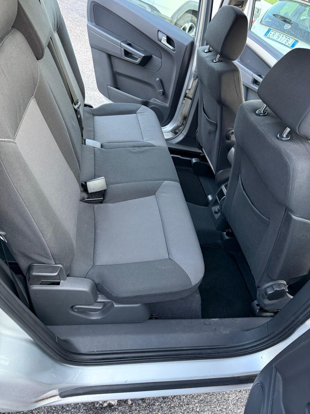 Opel Zafira 1.6 16V VVT Club