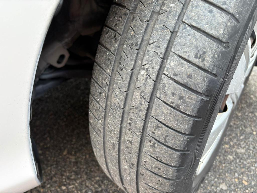 Toyota Yaris 5 Porte 1.0 BENZ 69 CV Lounge ADATTA NEOPATENTATI