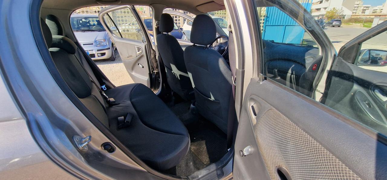 Toyota Yaris 1.0 5porte Sol 100.000km