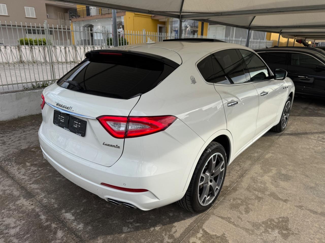MASERATI LEVANTE V6 275 CV AWD GRANLUSSO / TETTO