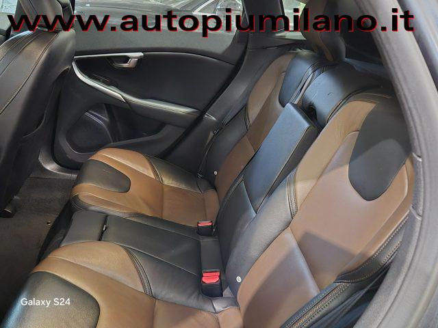VOLVO V40 Cross Country T4 AWD Geartronic Summum